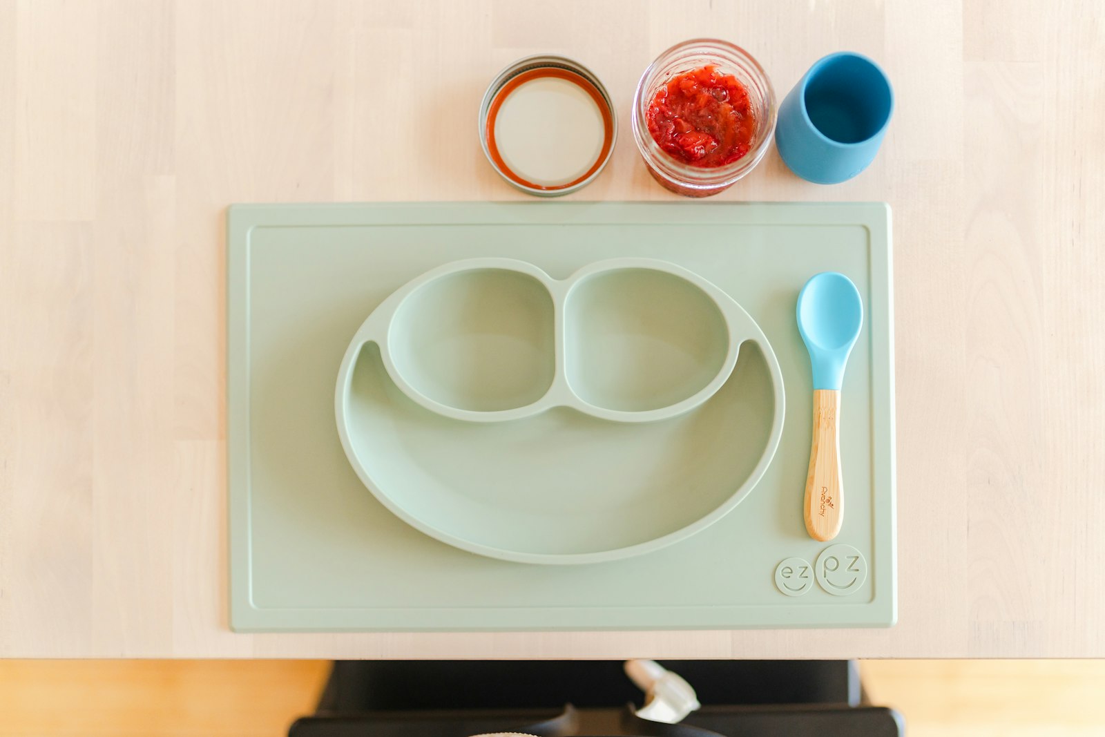 Bắt đầu ăn dặm: bé cần những đồ dùng nào và khi nào mua thêm